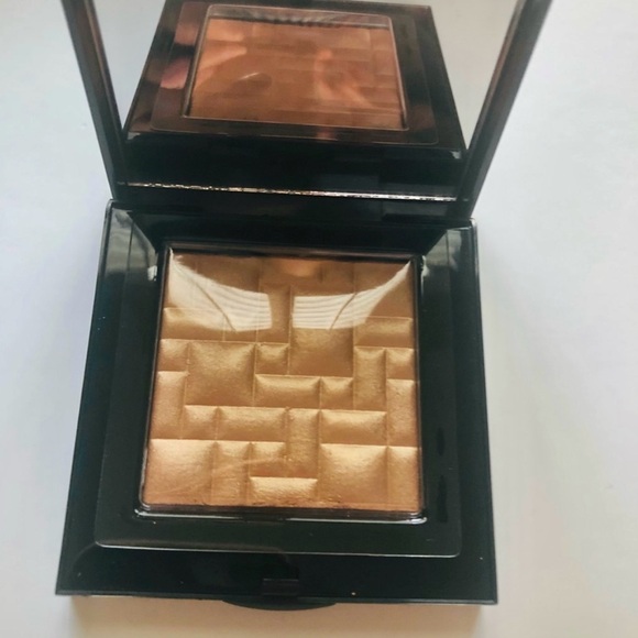 Bobbi Brown Highlighting Powder in Bronze Glow NIB - Picture 2 of 8